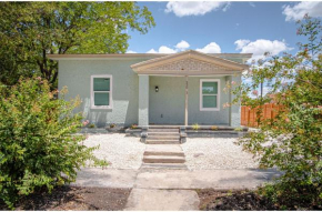 Cozy and Lovely 2BR 2BA Apt#A Near Lively Downtown